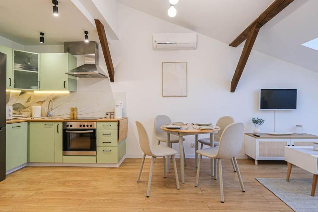Apartamento Cozy Loft Under The Wawel Sky Cracovia Exterior foto
