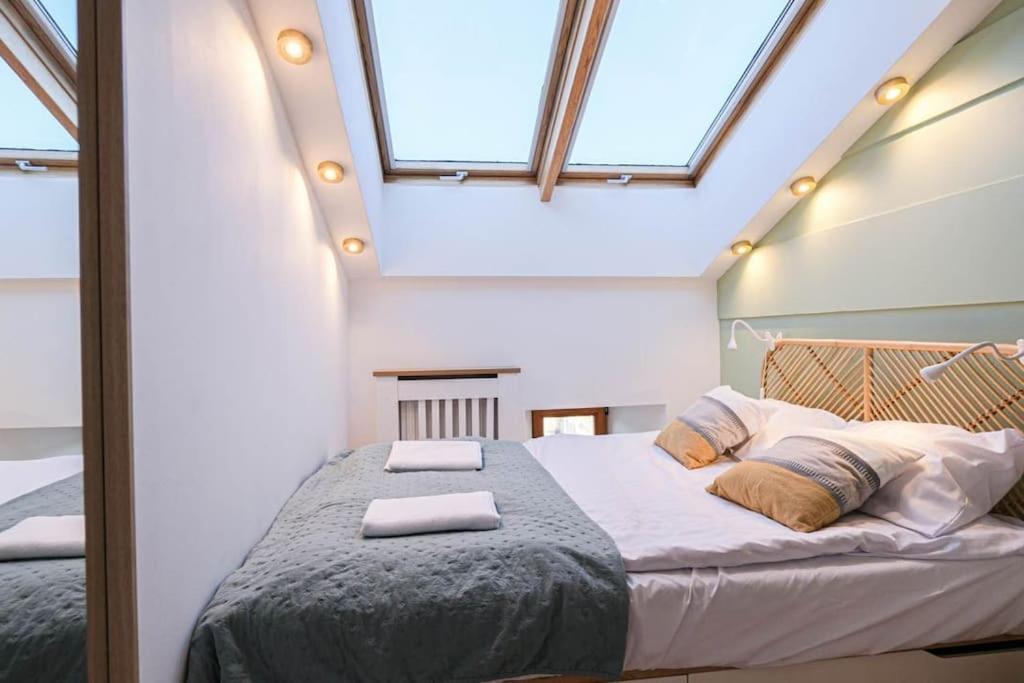 Apartamento Cozy Loft Under The Wawel Sky Cracovia Exterior foto