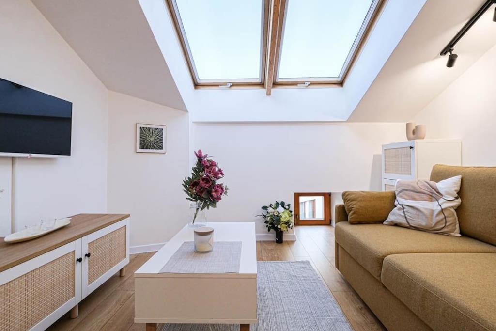Apartamento Cozy Loft Under The Wawel Sky Cracovia Exterior foto